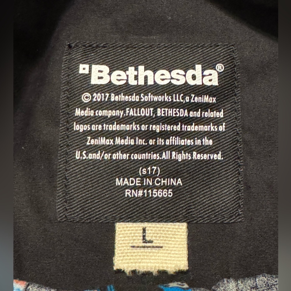 (SOLD) Bethesda Men’s Fallout Button Up NWOT - Picture 3 of 4